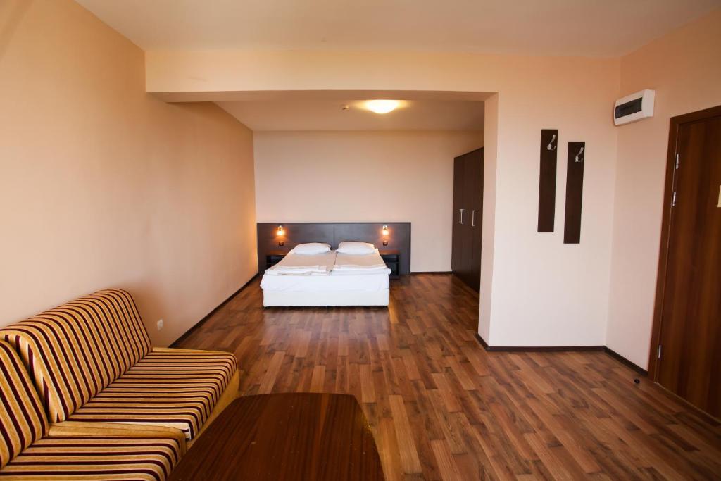 Bisser Hotel - Free Parking - Free Pool Access Balchik Room photo